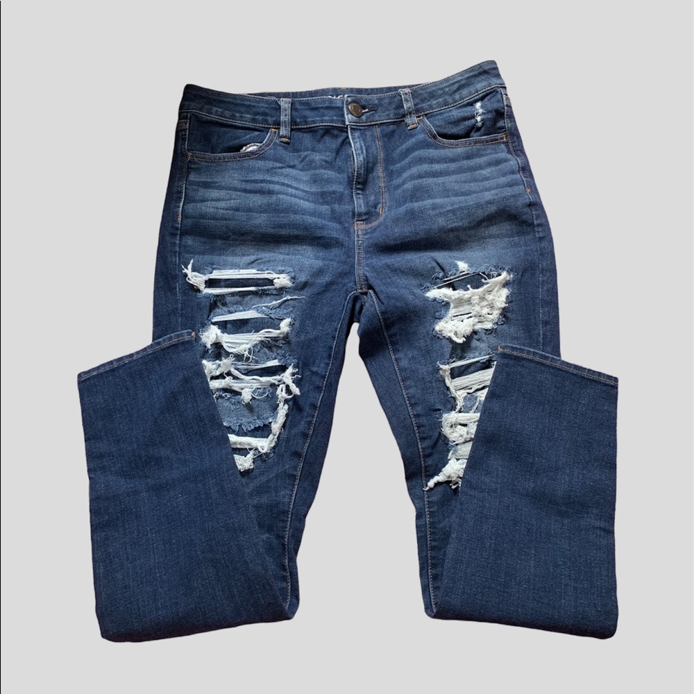 American Eagle High Rise Distressed Denim Jeans